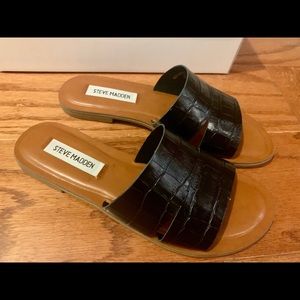 NWT Steve Madden Alexandra Black croc sandals